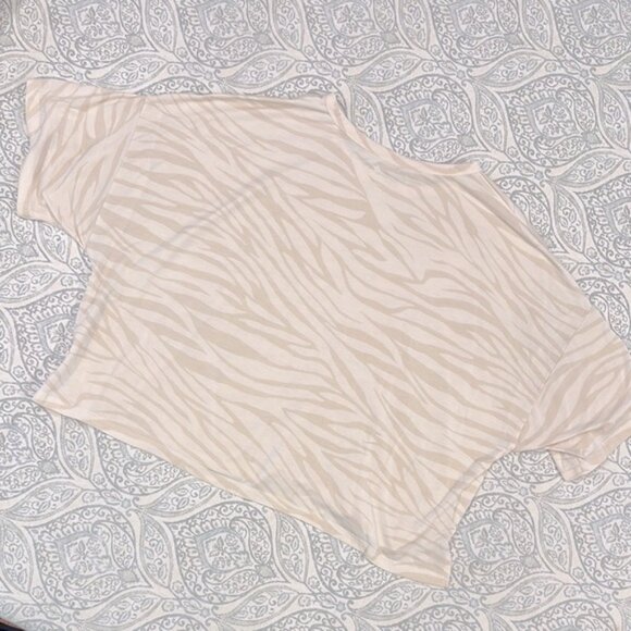 ️Last OLD Zebra Top - Picture 2 of 4